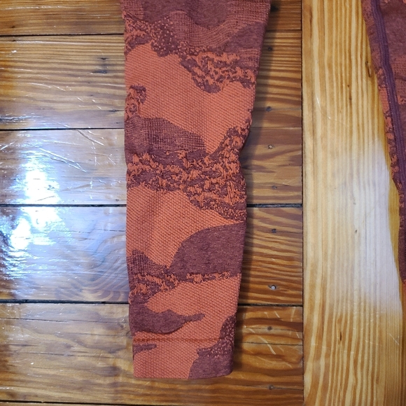 Gymshark Adapt Camo Seamless Leggings - Picture 7 of 12